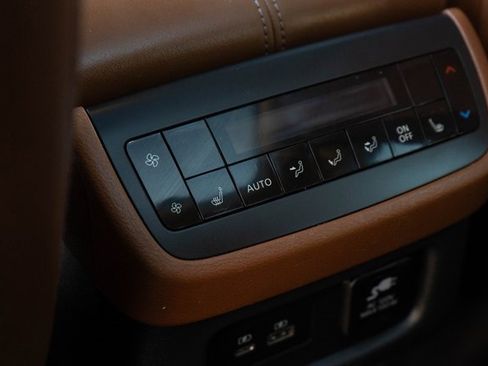 Used 2023 Nissan Pathfinder Platinum w/ Cargo Package image 24