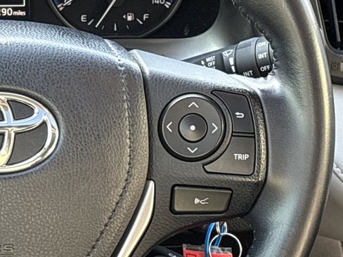 Used 2017 Toyota RAV4 XLE FWD image 22