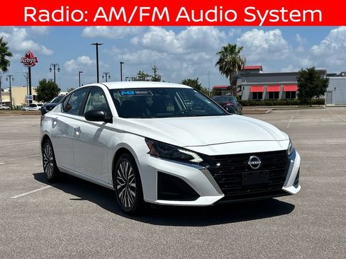 Used 2025 Nissan Altima 2.5 SV FWD image 9