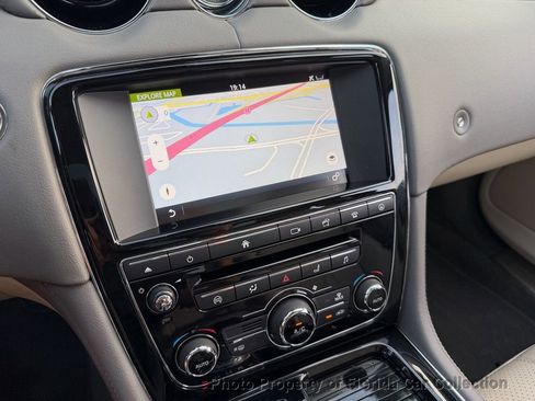 Used 2017 Jaguar XJ R-Sport RWD image 57