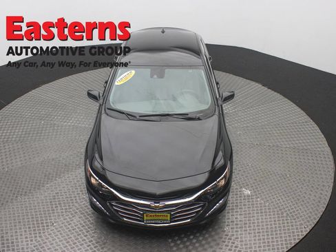 Used 2025 Chevrolet Malibu LT FWD image 3