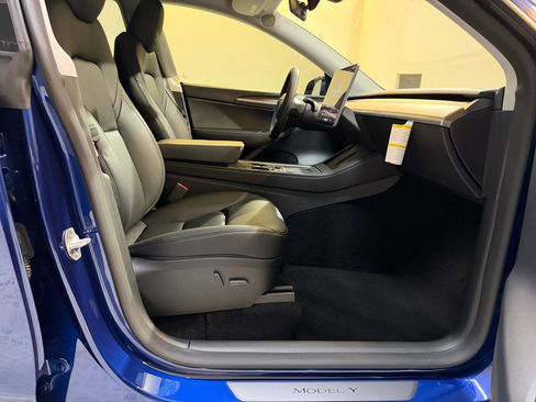 Used 2023 Tesla Model Y Performance AWD/4WD image 45
