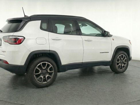 Used 2025 Jeep Compass Trailhawk AWD/4WD image 9