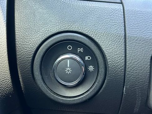 Used 2015 Ford Taurus Limited w/ Equipment Group 301A FWD image 19
