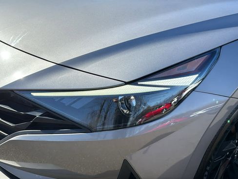 Used 2023 Hyundai Elantra SEL image 9