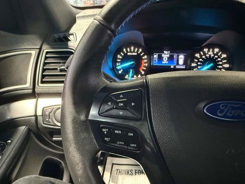 Used 2017 Ford Explorer XLT image 13