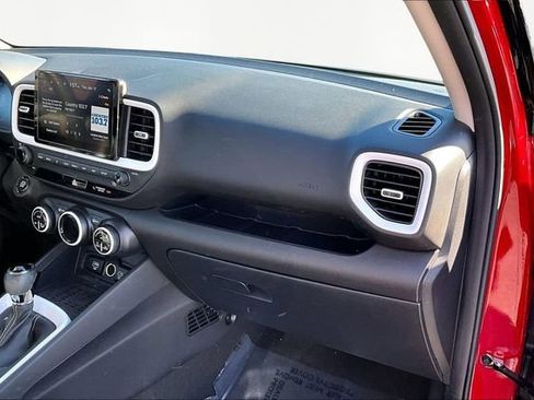 Used 2023 Hyundai Venue Limited image 18