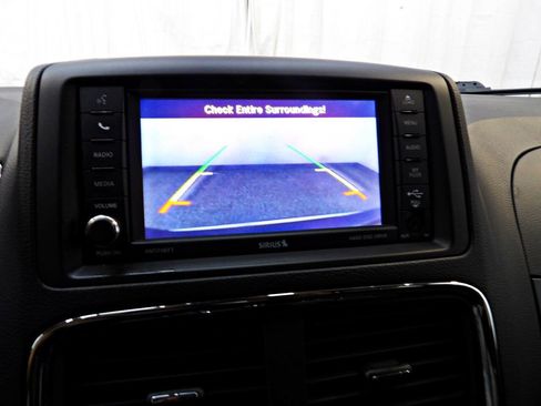 Used 2018 Dodge Grand Caravan SE w/ UConnect Hands-Free Group FWD image 15