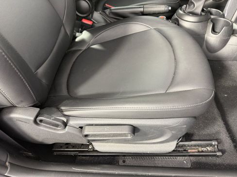 Used 2019 MINI Cooper 2-Door Hardtop FWD image 31