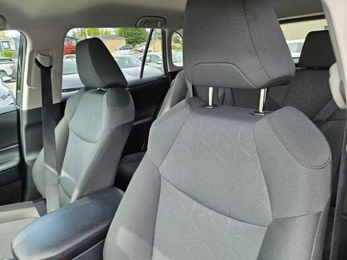 Used 2025 Toyota RAV4 XLE AWD/4WD image 19