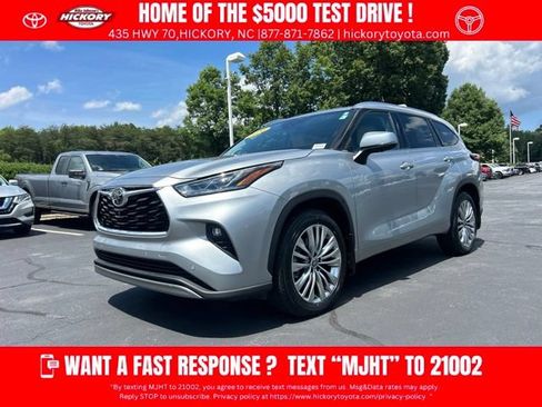 Used 2024 Toyota Highlander Platinum FWD image 1