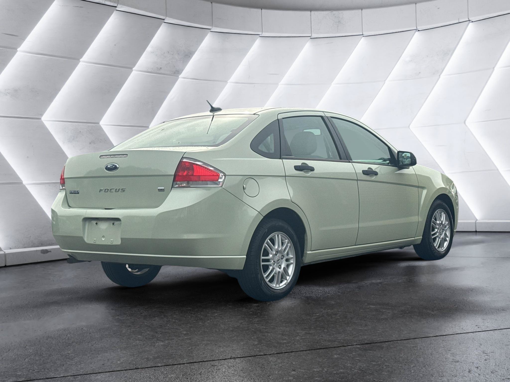 Used 2011 Ford Focus SE w/ 201A Rapid Spec Order Code FWD image 5