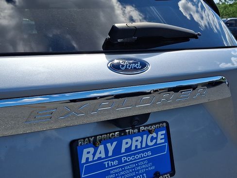 Used 2020 Ford Explorer XLT w/ Equipment Group 202A AWD/4WD image 32