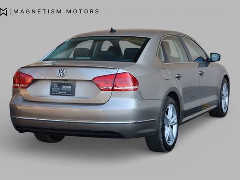 Used 2015 Volkswagen Passat TDI SE image 9
