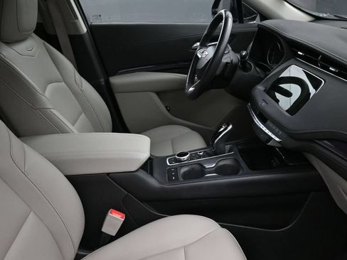 Used 2023 Cadillac XT4 Luxury w/ Driver Awareness Package FWD image 2