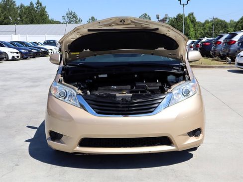 Used 2011 Toyota Sienna LE FWD image 37