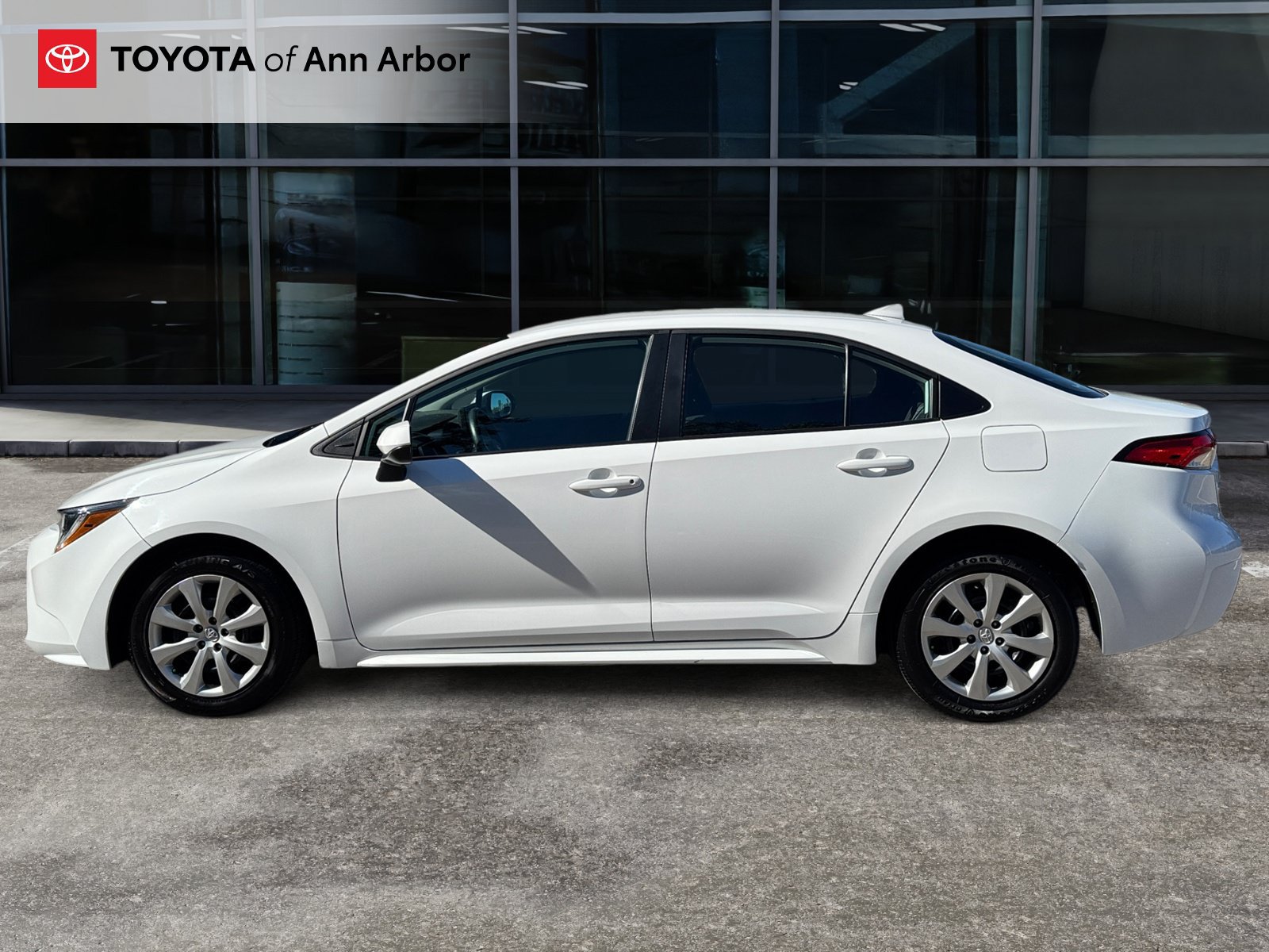 Used 2025 Toyota Corolla LE FWD image 8