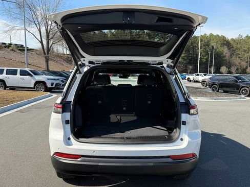 New 2026 Jeep Grand Cherokee Altitude AWD/4WD image 30