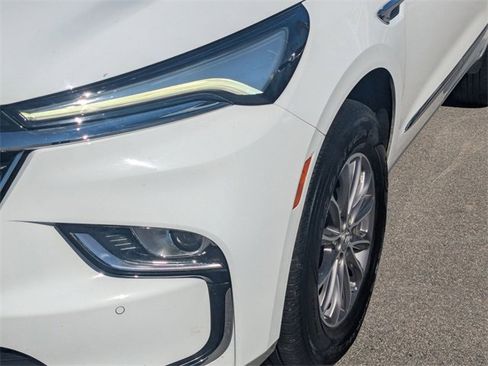 Used 2024 Buick Enclave Premium image 9