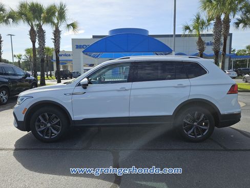 Used 2022 Volkswagen Tiguan SE FWD image 2