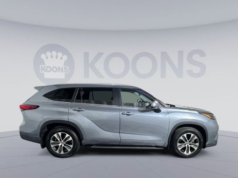 Used 2023 Toyota Highlander XLE AWD/4WD image 8