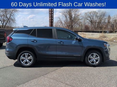 Certified 2024 GMC Terrain SLE image 2