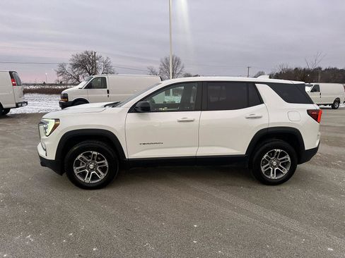 Used 2025 GMC Terrain Elevation image 2