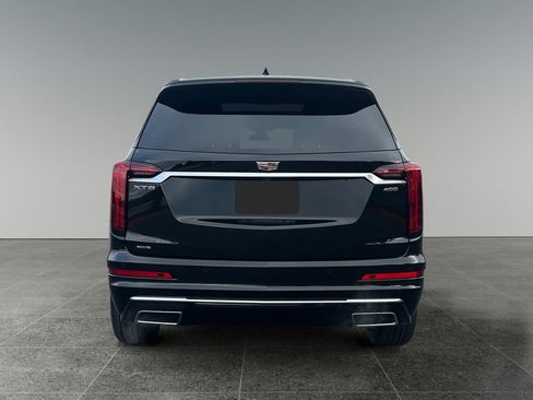 Used 2025 Cadillac XT6 Premium Luxury image 6