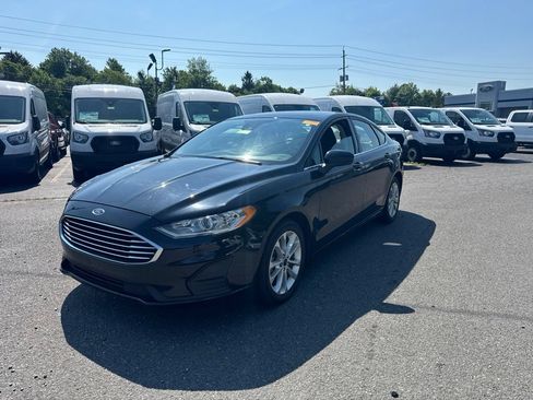 Used 2020 Ford Fusion SE FWD image 1