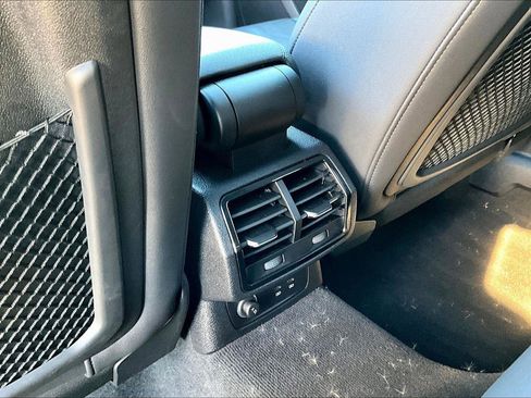 Used 2023 Audi Q3 2.0T Premium image 16