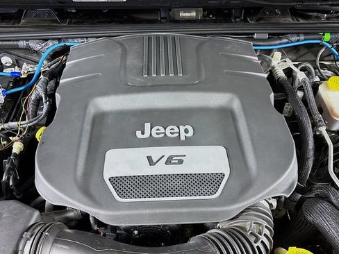 Used 2017 Jeep Wrangler Unlimited Sahara AWD/4WD image 25