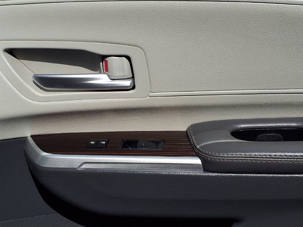 Certified 2024 Toyota Sienna XLE FWD image 39