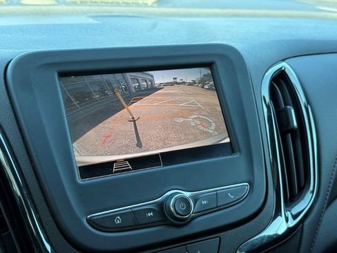 Used 2023 Chevrolet Equinox RS FWD image 27