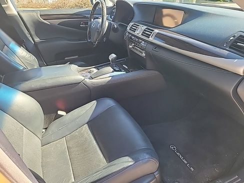 Used 2013 Lexus LS 460 image 12