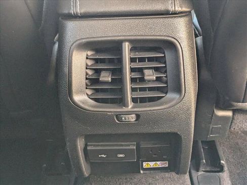 Used 2019 Jeep Cherokee Latitude Plus w/ Comfort/Convenience Group image 16