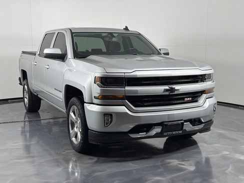 Used 2018 Chevrolet Silverado 1500 LT w/ All Star Edition AWD/4WD image 3