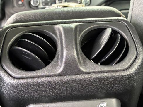 Used 2025 Jeep Wrangler Unlimited Sahara AWD/4WD image 22