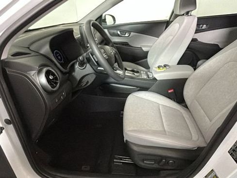 Used 2023 Hyundai Kona SE FWD image 12