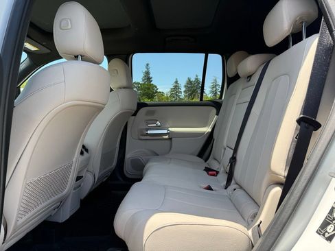 Used 2025 Mercedes-Benz GLB 250 4MATIC image 16