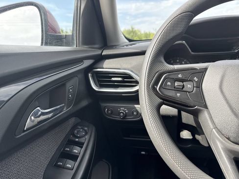 Used 2023 Chevrolet TrailBlazer LT w/ Convenience Package AWD/4WD image 14