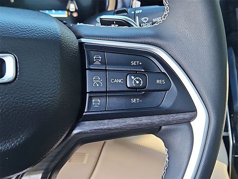 Used 2022 Jeep Grand Cherokee Limited 4xe image 32