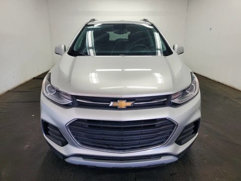 Used 2019 Chevrolet Trax LT w/ LT Convenience Package image 2