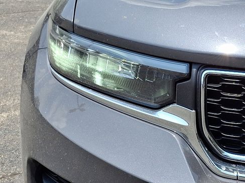 Used 2025 Jeep Grand Cherokee Laredo X w/ Luxury Tech Group I image 9