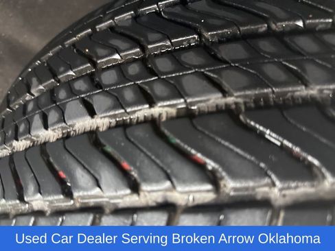 Used 2025 Chevrolet Suburban High Country AWD/4WD image 4