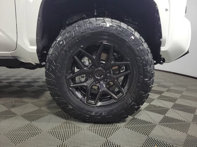 Used 2026 Toyota Tacoma SR5 AWD/4WD image 9