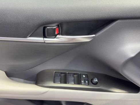 Used 2023 Toyota Camry SE FWD image 19