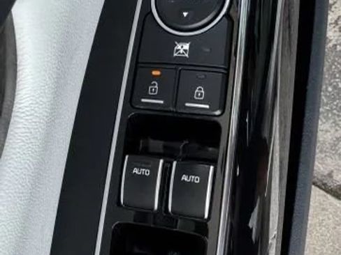 Used 2015 Kia K900 Luxury RWD image 44