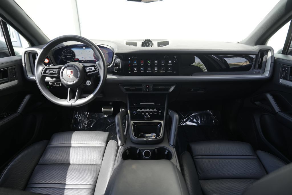 Used 2024 Porsche Cayenne S w/ Sport Chrono Package AWD/4WD image 43
