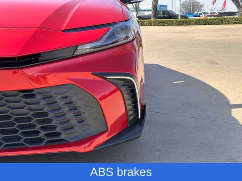 Used 2025 Toyota Camry SE w/ Convenience Package image 5