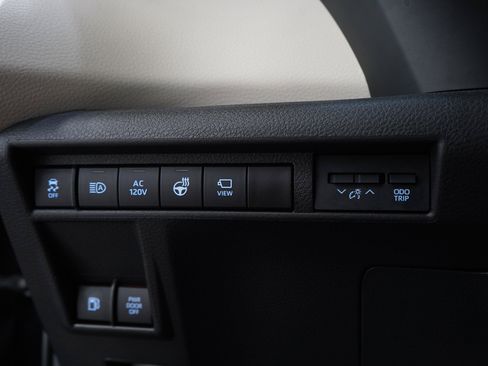 Used 2024 Toyota Sienna Limited AWD/4WD image 28